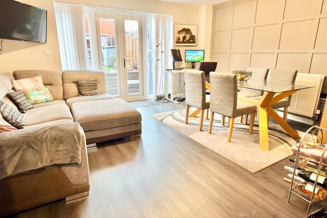 8, Gainsborough Walk, Tewkesbury photo 4