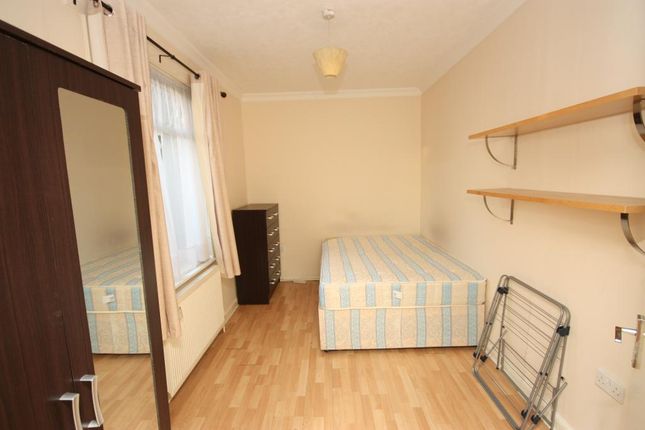 164, Old Oak Common Lane, London photo 2