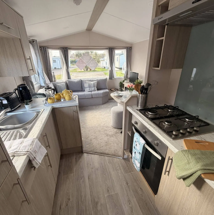 Manor Road, Caister-on-Sea photo 4