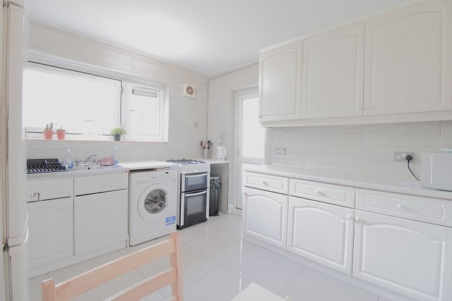 Thumbnail Flat to rent in Castle Road, London