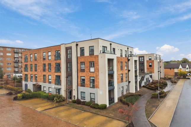 2-bed flat on Duchess Court, Welwyn Garden City, £1,600/mo