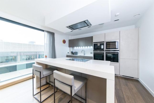 Flat to rent in Sterling Mansions, Goodman's Fields, Aldgate, London