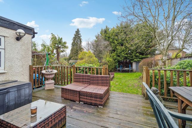 11 Park Close, Bushey photo 4