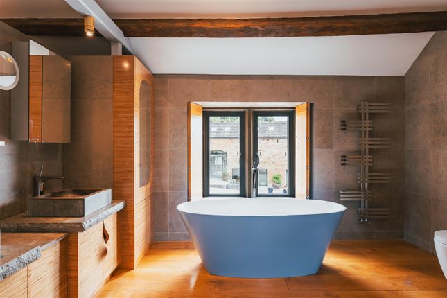 Master En-Suite Bathroom