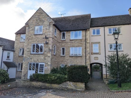 Flat to rent in Warrenne Keep, Stamford, Lincolnshire