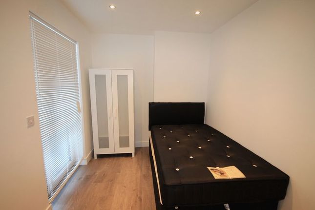 Flat to rent in Gordon Road, Cathays, Cardiff