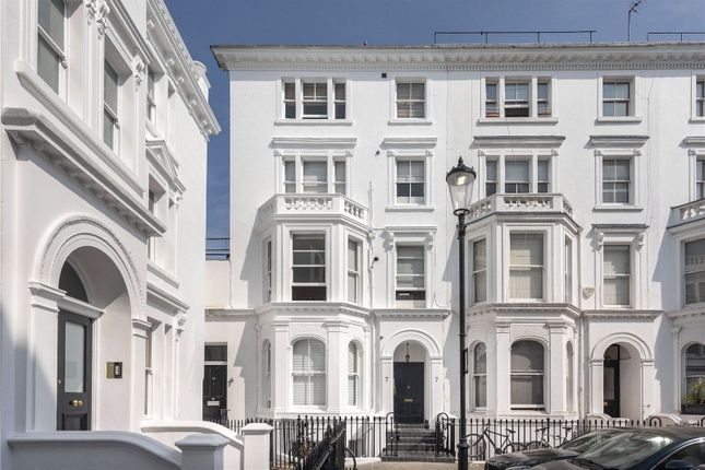 Thumbnail Flat for sale in Strathmore Gardens, London