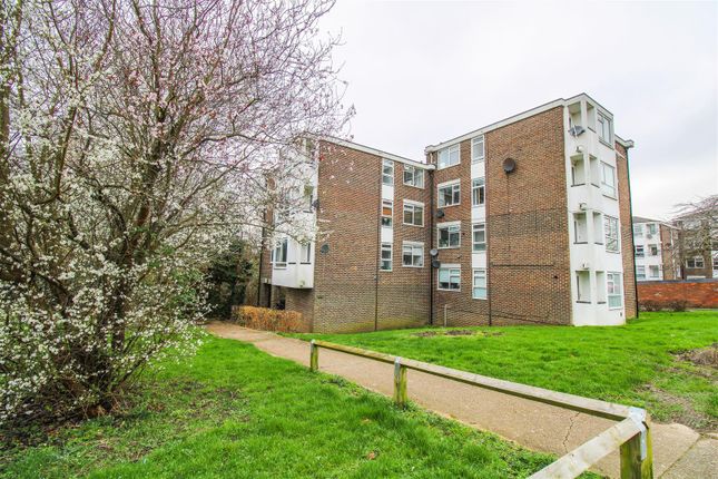 Flat to rent in Willowfield, Harlow
