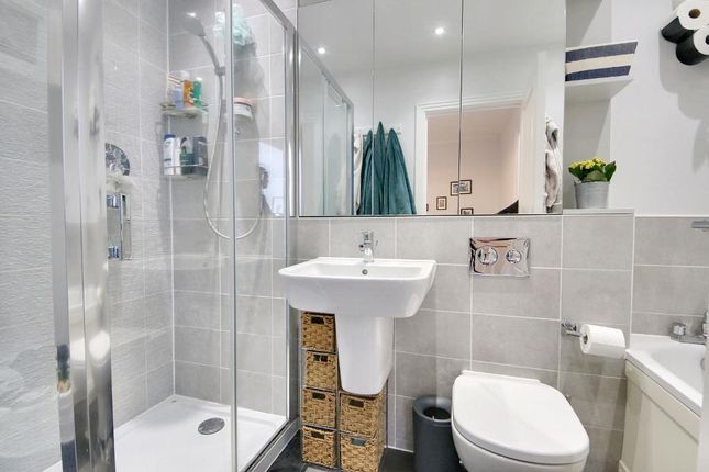 Town house for sale in Studio Way, Borehamwood