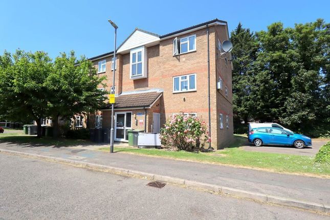 Thumbnail Flat for sale in Quilter Close, Luton