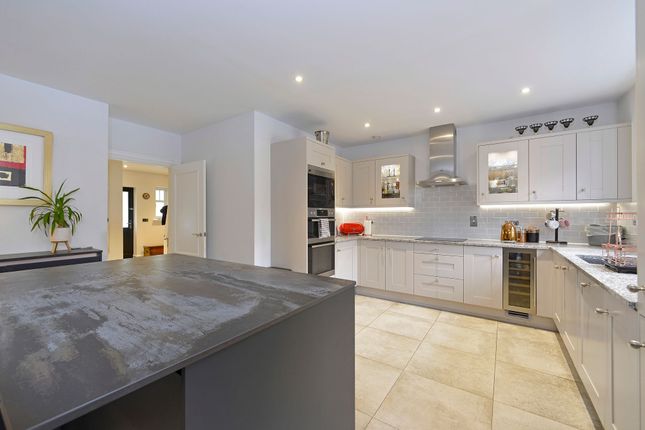 5 Hydon Grove, Cranleigh photo 2
