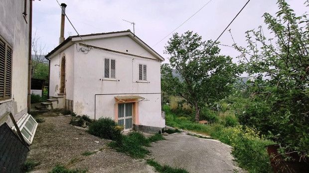 Thumbnail Detached house for sale in Pescara, Civitaquana, Abruzzo, Pe65010