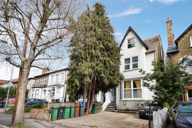 Flat for sale in Fairlop Road, Leytonstone