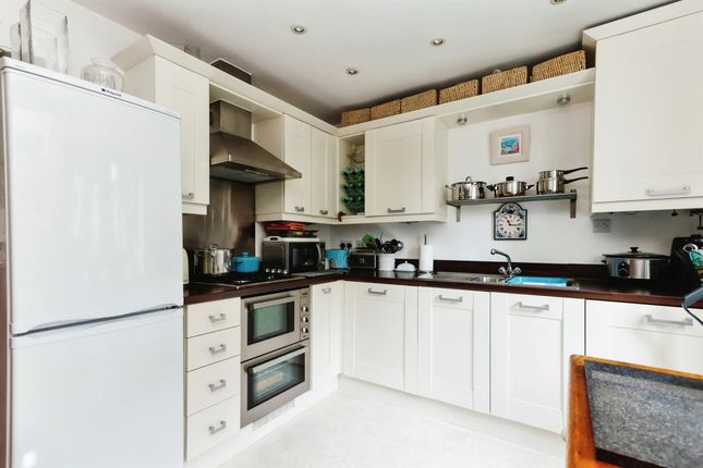 Flat for sale in Laneham Place, Kenilworth