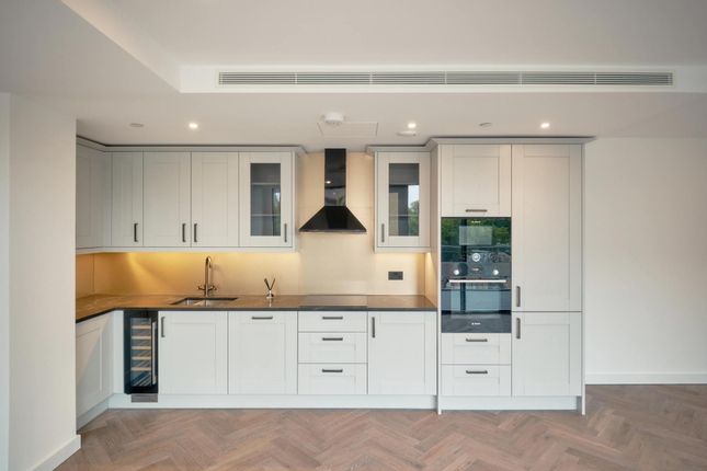 1 Merino Gardens, London photo 2