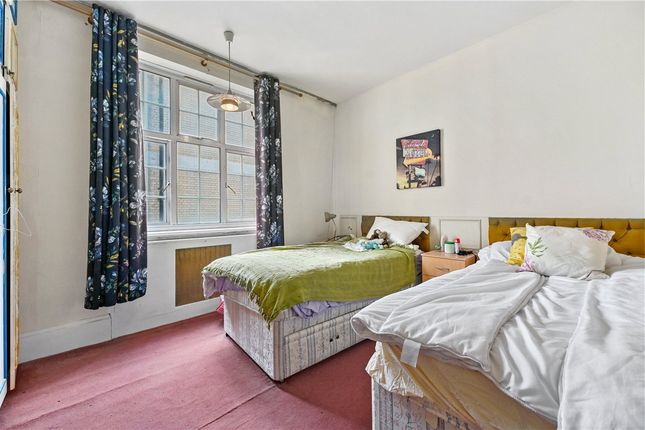 Flat 79, Kenton Court,, Kensington High Street, London photo 4