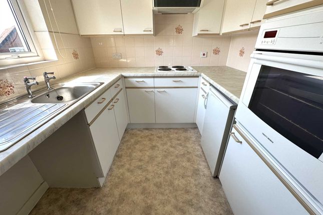 37 Orcombe Court, Littleham Road, Exmouth photo 3