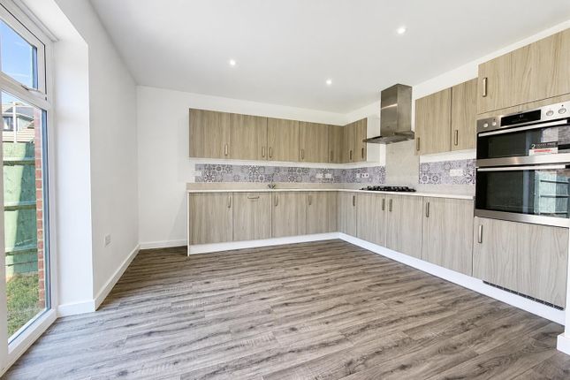 38, Cardno Avenue, Milton Keynes photo 3