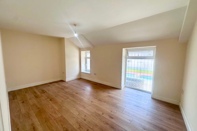 Flat 3, Blue Pearl, Maesteg photo 2