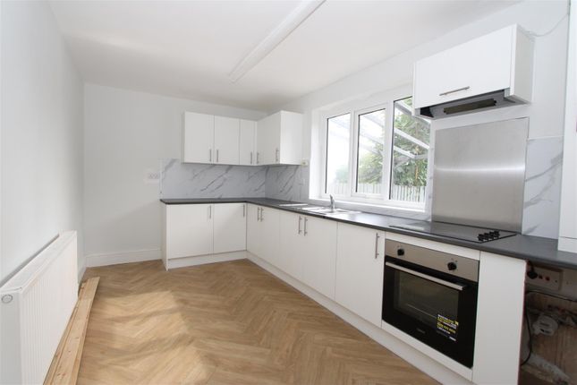 10, Abbotside Close, Bradford photo 3