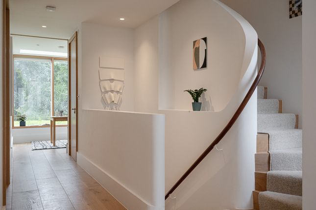 89, Queens Drive, London photo 4