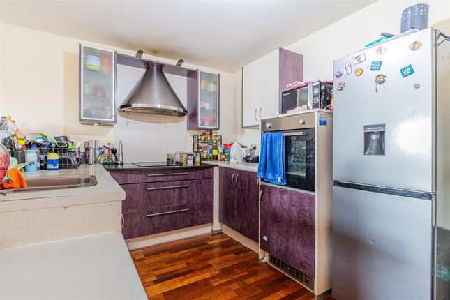 71, Henke Court, Cardiff Bay photo 2