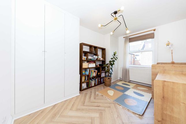 Flat for sale in Hiley Road, London