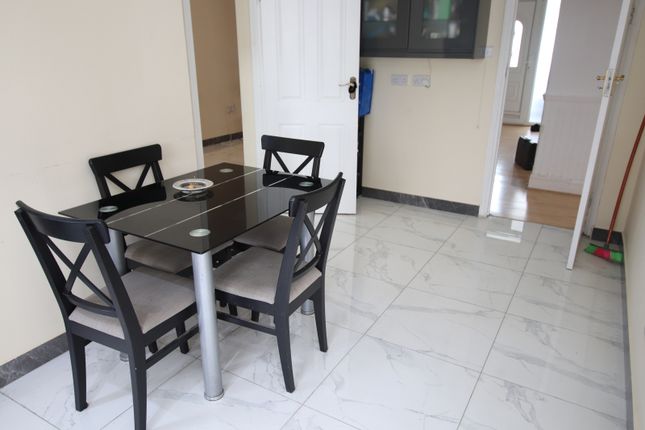 66 Newquay Road, London photo 3