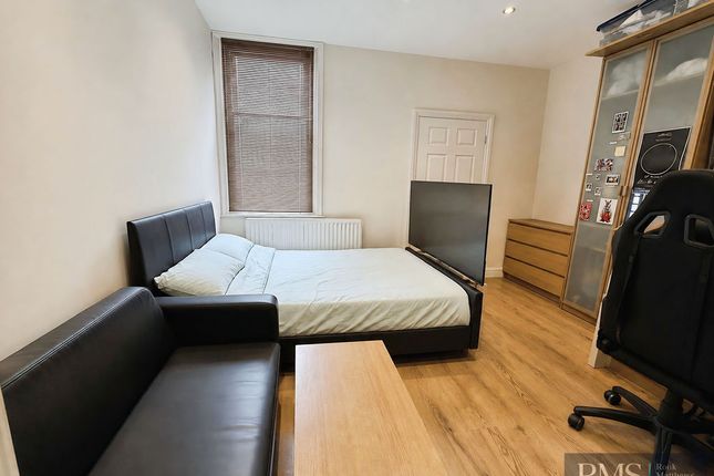 146, Chillingham Road, Newcastle Upon Tyne photo 2
