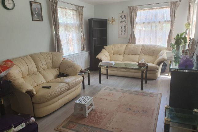 Room 2, 12 Tash Place, London photo 2