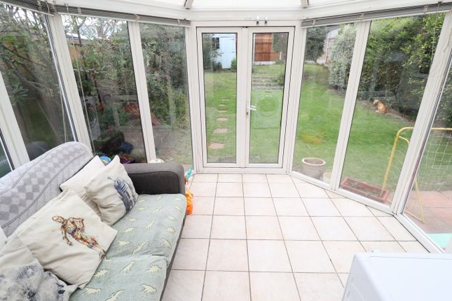 9, Shannon Avenue, Rayleigh photo 3