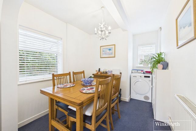 10, Sturgess Avenue, London photo 4
