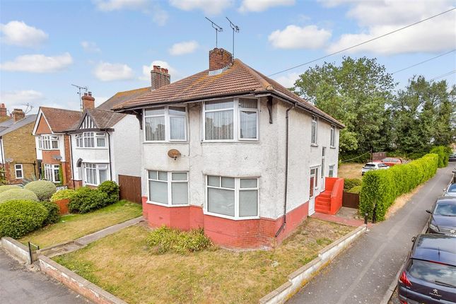 2-bed flat on Madeira Road, Margate, £150,000