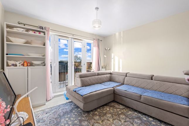 Flat for sale in Connaught Heights, Uxbridge Road