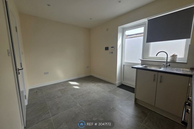 North Circular Road, London photo 2