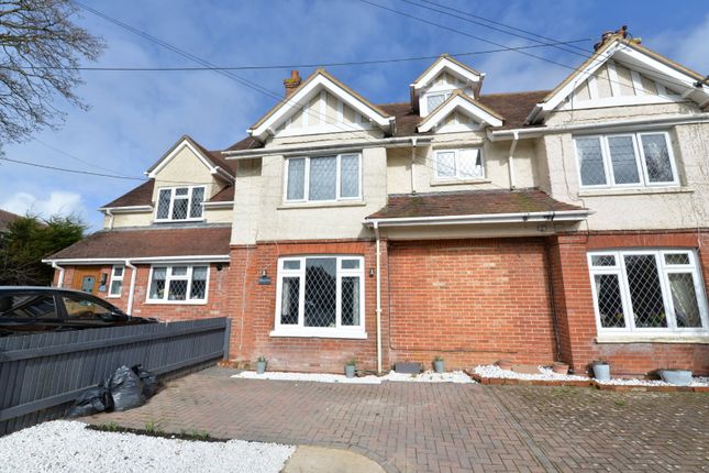 Thumbnail Terraced house for sale in Mount Avenue, New Milton