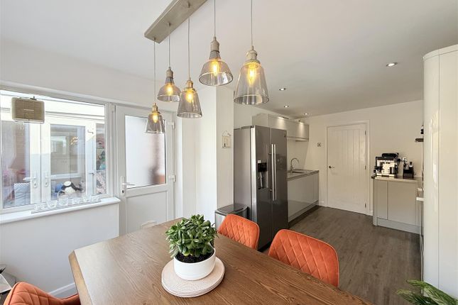 5, Hunt Avenue, Ashton-Under-Lyne photo 4