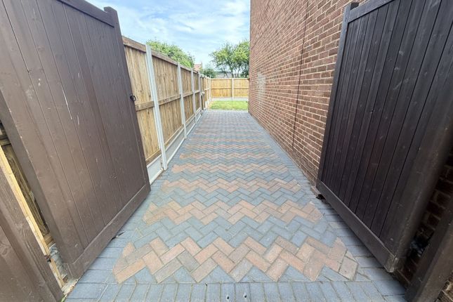 13 Crossways Avenue, Margate photo 5