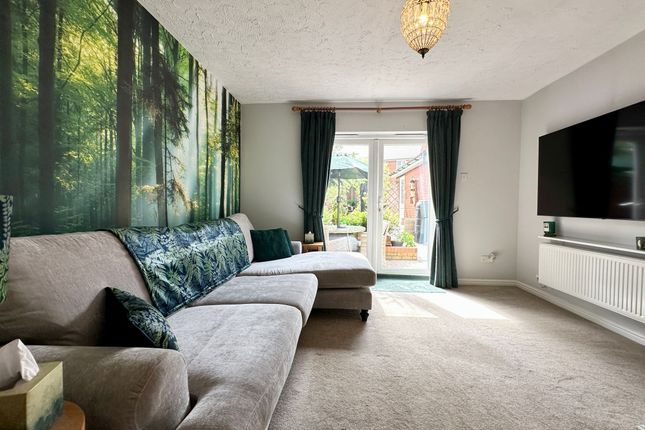 9 Thistle Close, Basildon photo 3