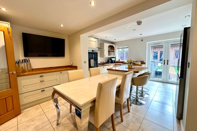 10, Hawkswell Drive, Wolverhampton photo 4