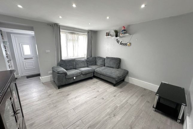 13A, Gledwood Avenue, Greater London photo 2