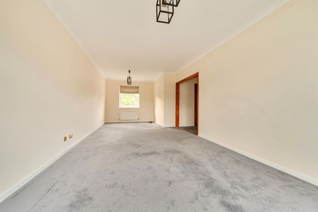14, Roundhedge Way, Enfield photo 4