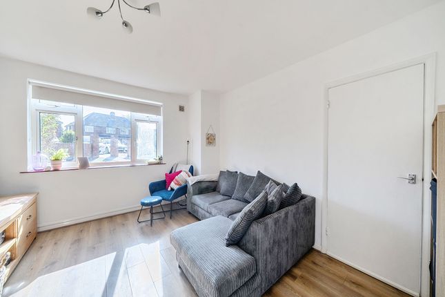 21 Wolsey Close, Worcester Park photo 4