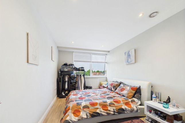 Swan House,46, Homestead Road, Rickmansworth photo 3