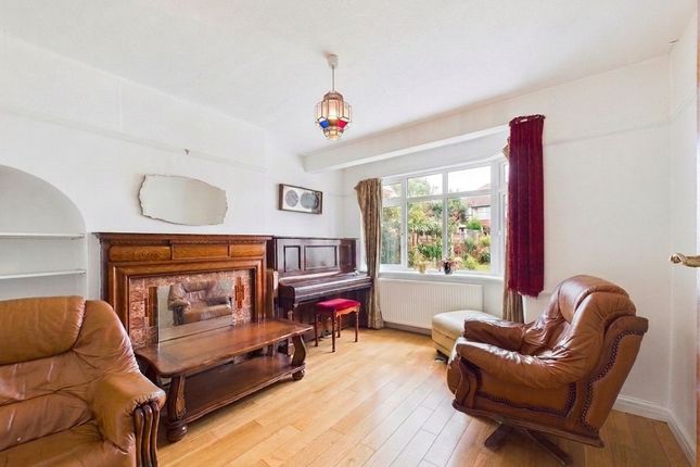 68 Rugby Avenue, Greenford photo 3