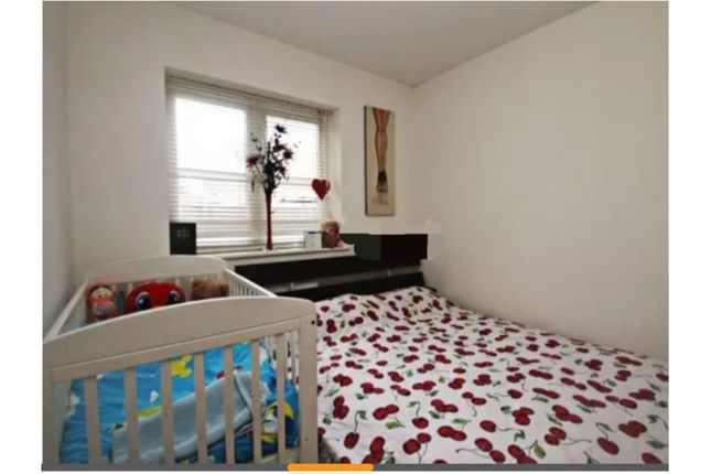 Flat for sale in Harman Rise, Ilford