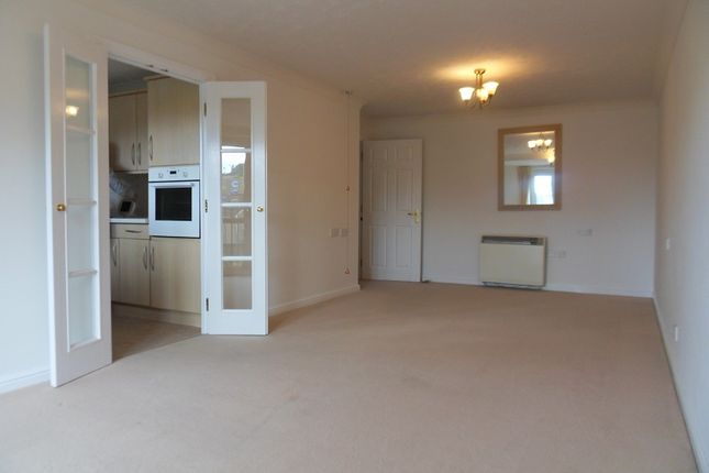 Flat to rent in Morgan Court, St Helens Road, Swansea.