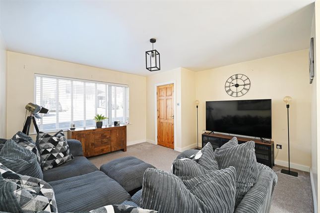 19, Arundel Close, Dronfield photo 3