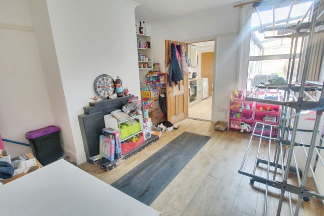6, New Road, March photo 4