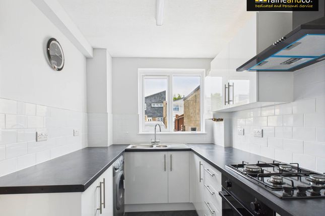 14, Hyde Avenue, Potters Bar photo 3